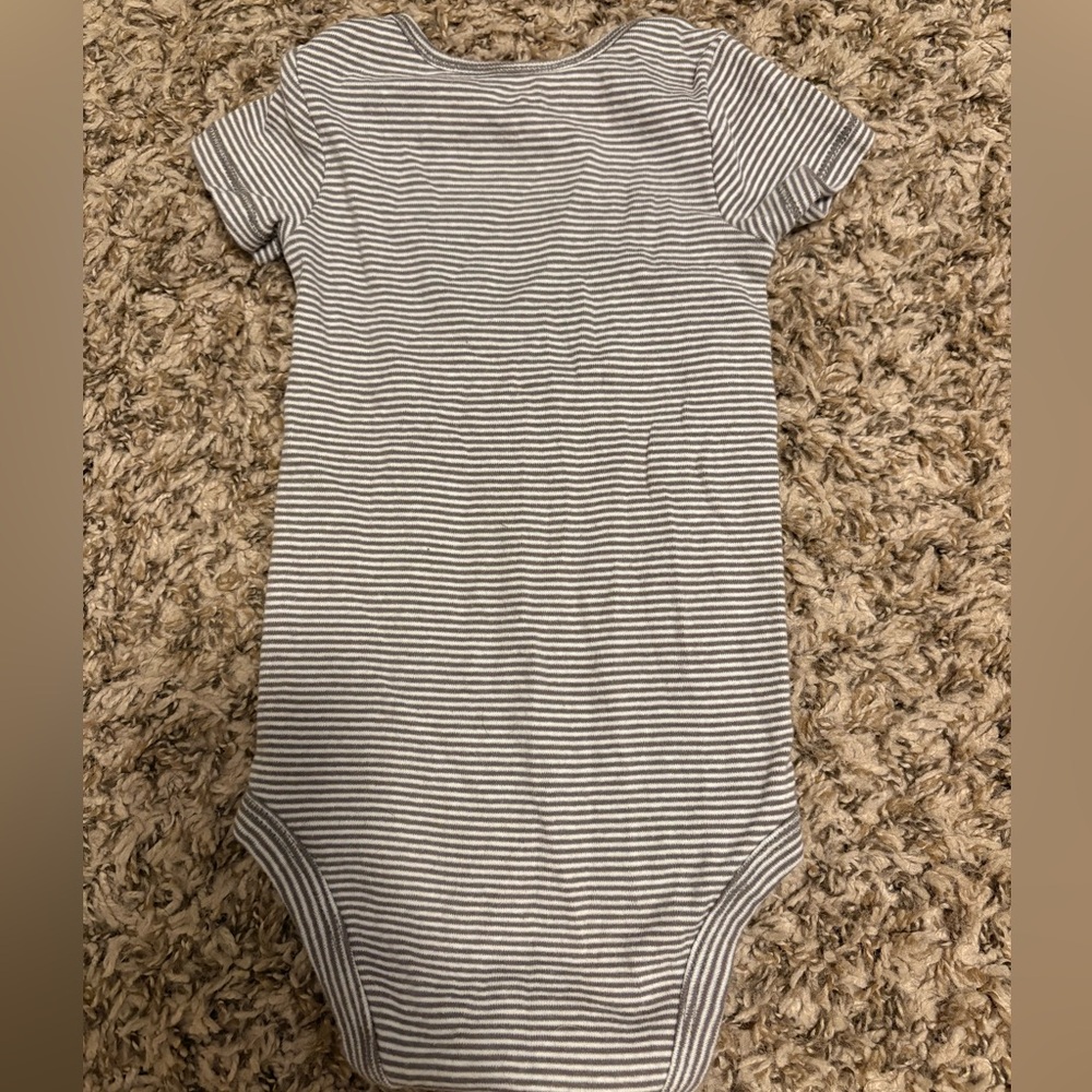 Neutral Onesie Bundle - 9mon - Picture 7 of 8